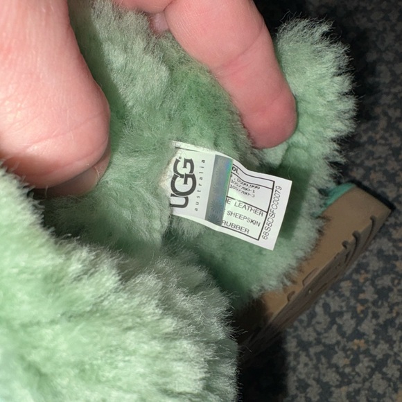 UGG women’s Bailey button boot in aqua shearling Size 7 brand new condition - Picture 7 of 8